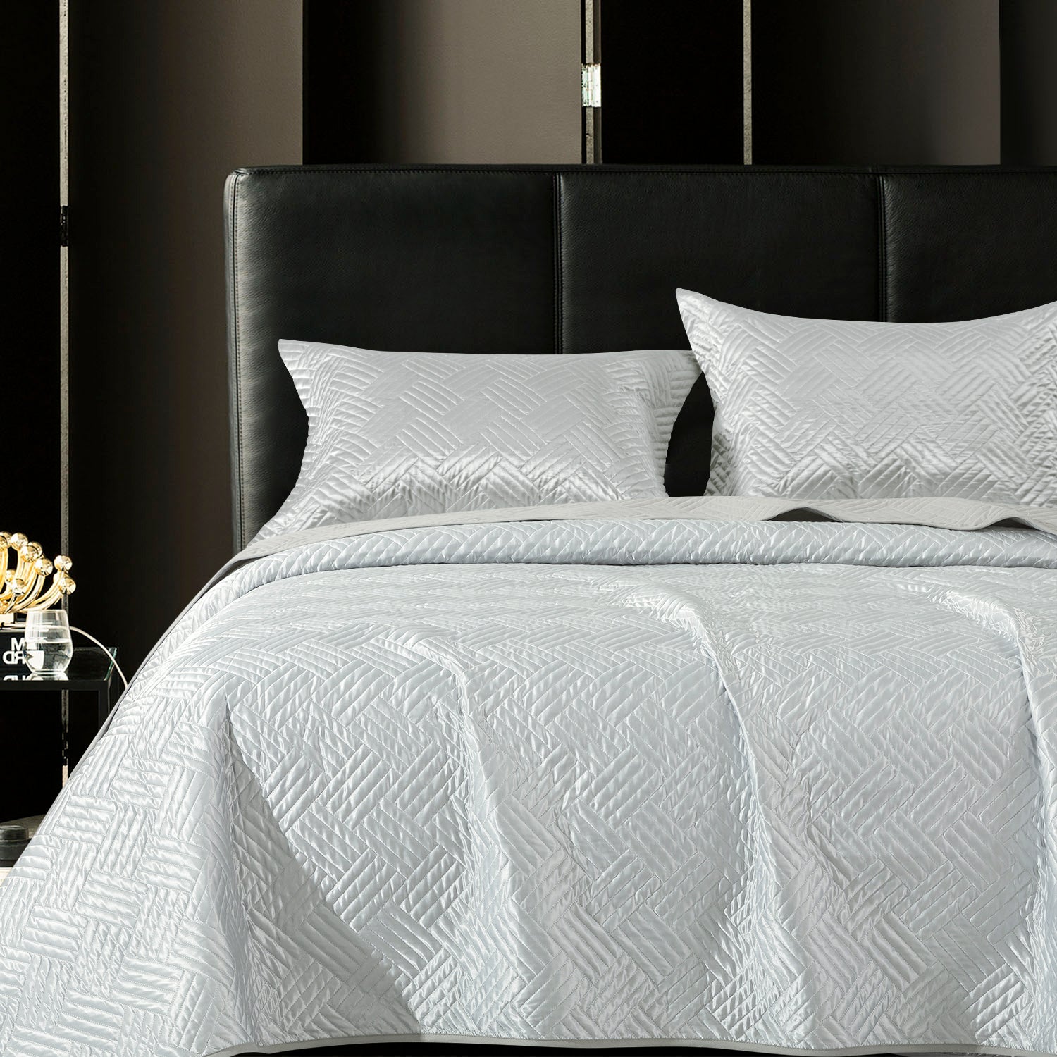 Luxurious and Soft Satin Quilt Set, Quilt + Pillow Sham