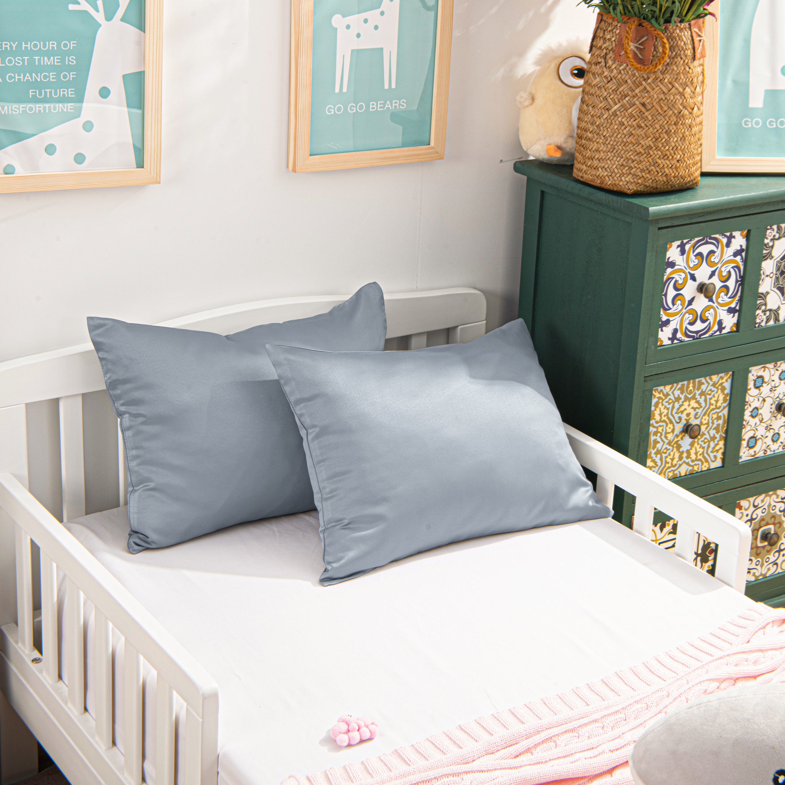 2 Pieces Super Soft Satin Toddler Pillowcases with Zipper