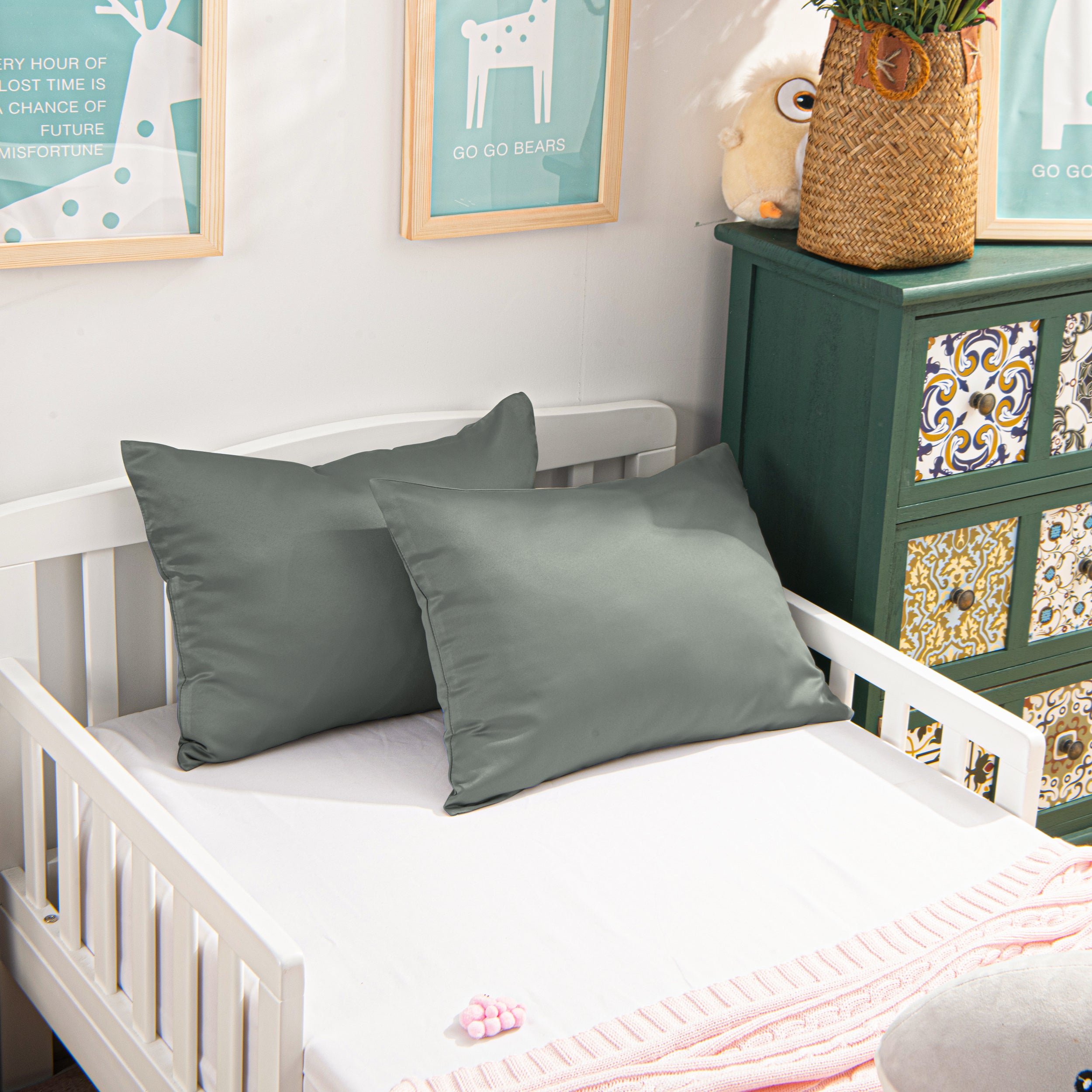 2 Pieces Super Soft Satin Toddler Pillowcases with Zipper