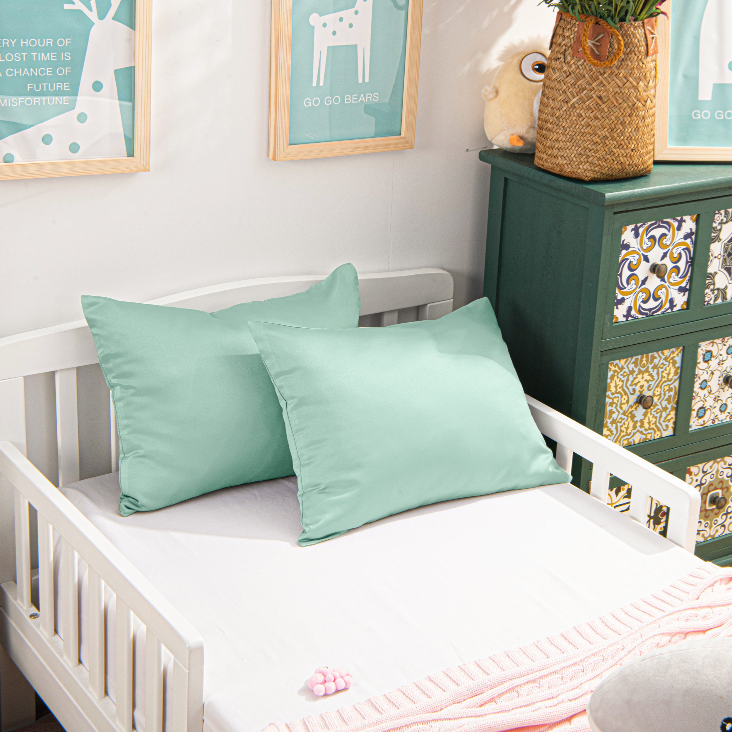 2 Pieces Super Soft Satin Toddler Pillowcases with Zipper