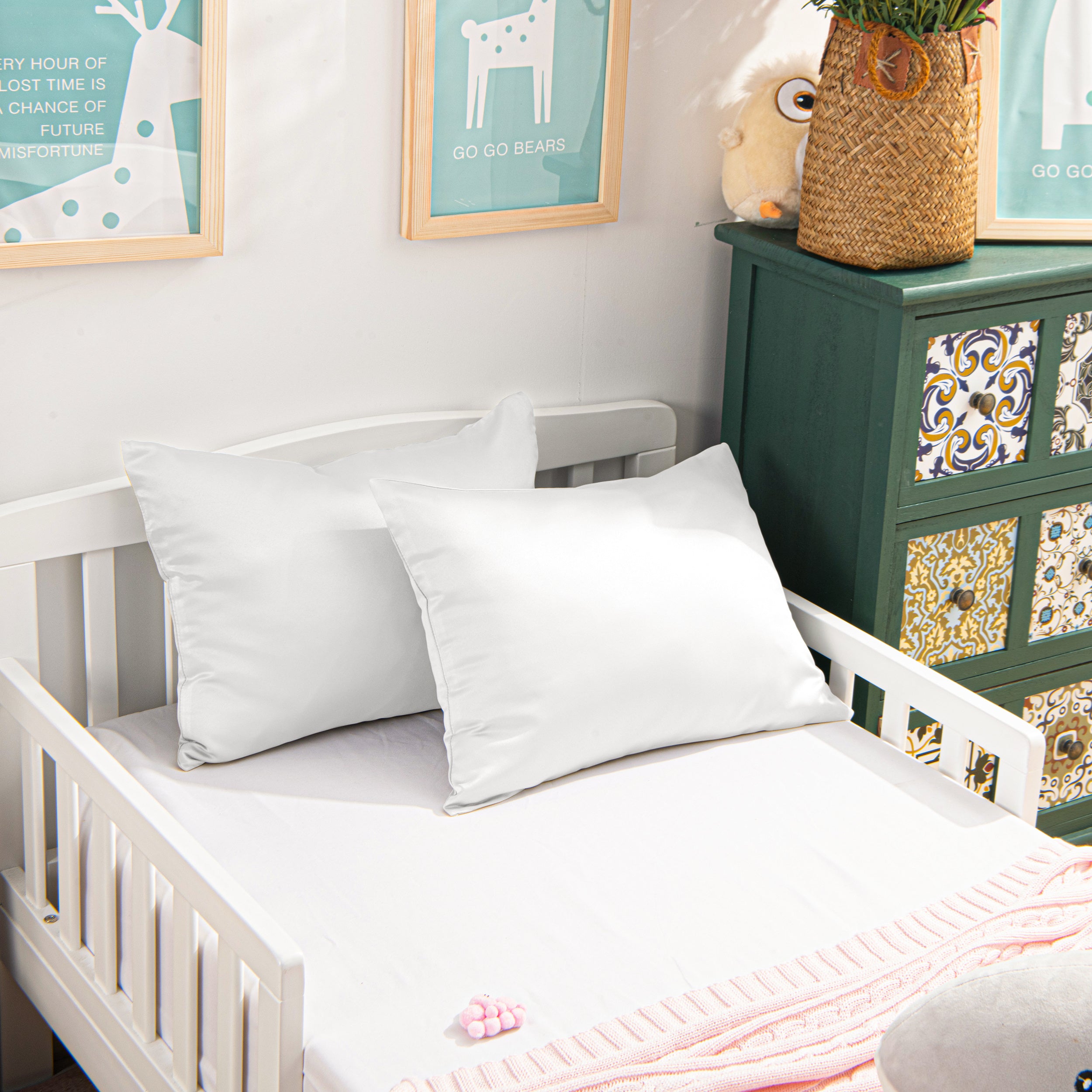 2 Pieces Super Soft Satin Toddler Pillowcases with Zipper